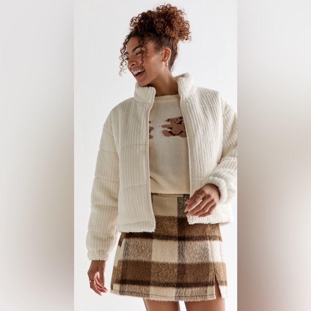New Francesca’s Sabrina Faux Fur Ribbed Puff Ivory Jacket